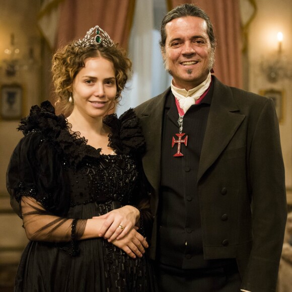 Leopoldina (Letícia Colin) foge com Bonifácio (Felipe Camargo) após ser humilhada por Domitila (Agatha Moreira), nos próximos capítulos da novela 'Novo Mundo'