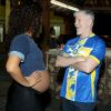 Juliana Alves exibe barrigão de sete meses de gravidez na entrega da sinopse de enredo da Unidos da Tijuca, na quadra da escola de samba, na noite desta segunda-feira, 10 de julho de 2017