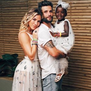 Giovanna Ewbank negou que esteja em processo de adoção de uma criança brasileira