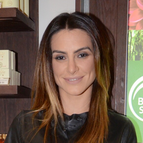 Cleo Pires ficou irritada depois de ser chamada de 'feia' por uma internauta