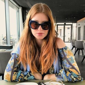 Marina Ruy Barbosa fez scalp massage no salão, uma massagem que ativa a circulção sanguínea e potencializa a distribuição de vitaminas ao bulbo capilar
 