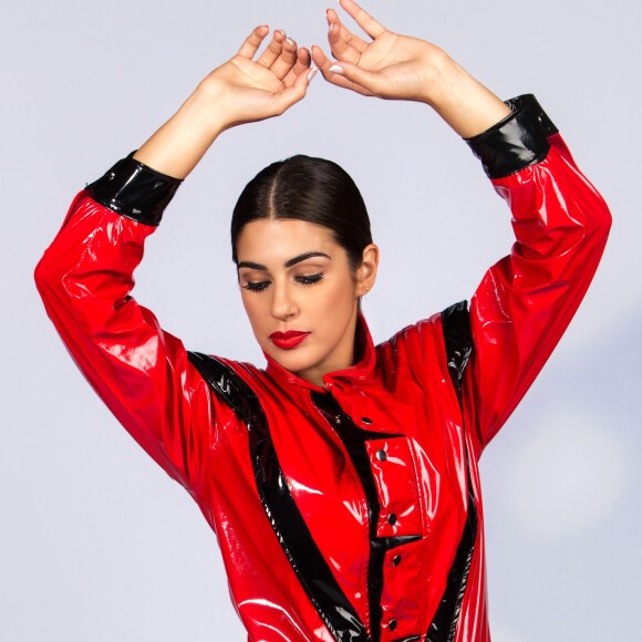 A ex-BBB Vivian ainda se inspirou em Michael Jackson no ensaio