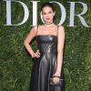 Bruna Marquezine investiu em bolsa Dior de R$ 10 mil para o lançamento da exposição 'Christian Dior, couturier du rêve' no Musée Des Arts Décoratifs, em Paris, em 3 de julho de 2017