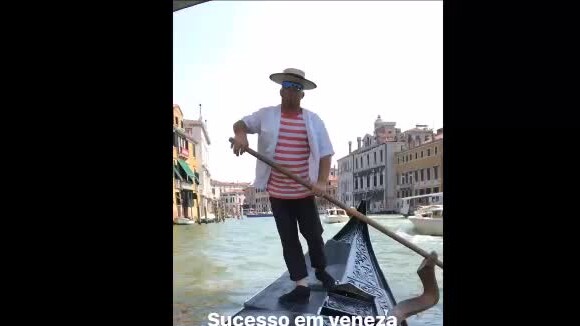 Luciano Huck, de férias em Veneza, na Itália, filmou gondoleiro cantando 'Sorte Grande', de Ivete Sangalo