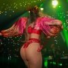 A cantora Anitta roubou a cena com o figurino fio-dental ao se apresentar na festa sob a temática 'Lady Zodiac'