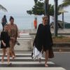 Kate Moss vai à praia do Arpoardor no Rio de Janeiro