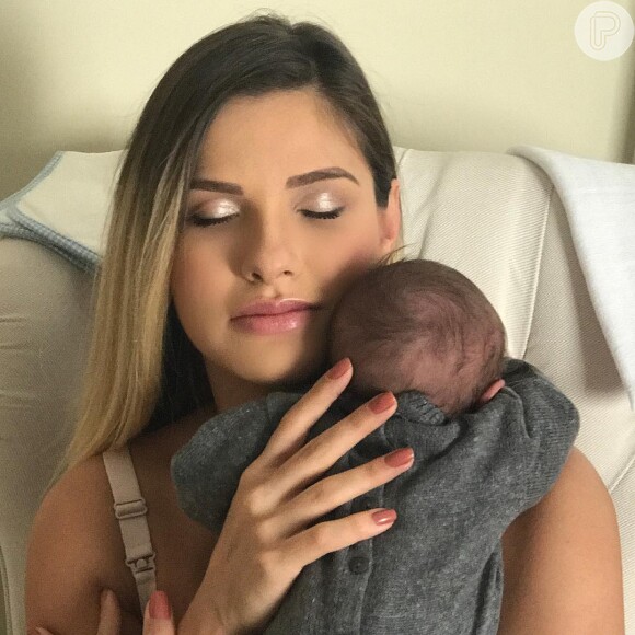 Andressa Suita posou com o filho recém-nascido e se declarou nesta quinta-feira, 13 de julho de 2017