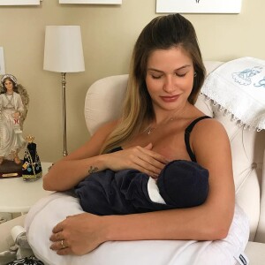 Andressa Suita falou sobre a sensação de amamentar o filho, Gabriel