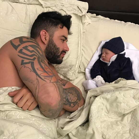 Gusttavo Lima falou sobre os primeiros momentos ao lado do filho, Gabriel