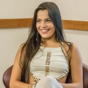 Ex-BBB Emilly fala sobre a sua dedicação a carreira artística: 'Sempre quis, me via nos palcos e na televisão. Nunca fiz um curso por não ter condições financeiras e também por falta de conhecimento'