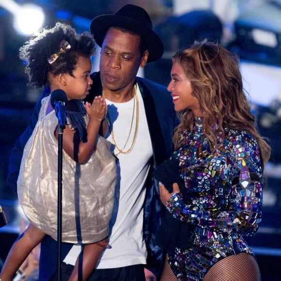 Mãe de Blue Ivy, Beyoncé deu à luz gêmeos, Rumi e Sir Carter, há um mês