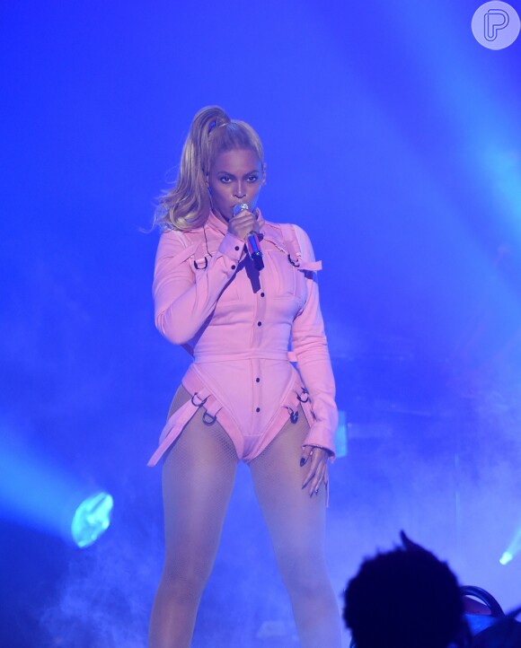 Beyoncé exibiu suas curvas após nascimento dos gêmeos nesta sexta-feira, 14 de julho de 2017