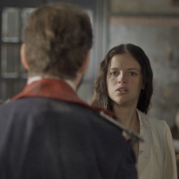 Felício (Bruce Gomlevsky) chantageia Domitila (Agatha Moreira), na novela 'Novo Mundo'