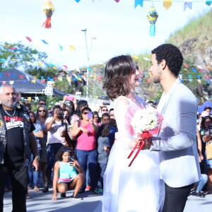 Sophia Abrahão e Sergio Malheiros dançam após casamento em arraial solidário