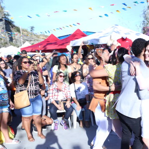 Sophia Abrahão e Sergio Malheiros dançam em festa junina