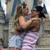 Larissa Manoela viajou com o namorado, Thomaz Costa, para a Disney