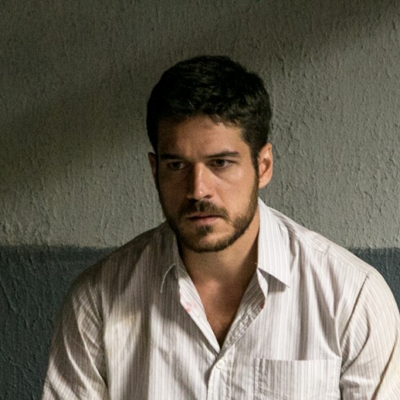 Zeca (Marco Pigossi) vai para a cadeia pela segunda vez, na novela 'A Força do Querer'
