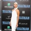 A modelo russa Sasha Luss usou longo Brandon Maxwell na première do filme 'Valerian and the City of a Thousand Planets' , na Califórnia, nesta segunda-feira (17)   