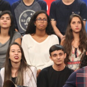 Klebber Toledo, noivo de Camila Queiroz, foi comparado a Fabio Assunção quando entrou na Globo