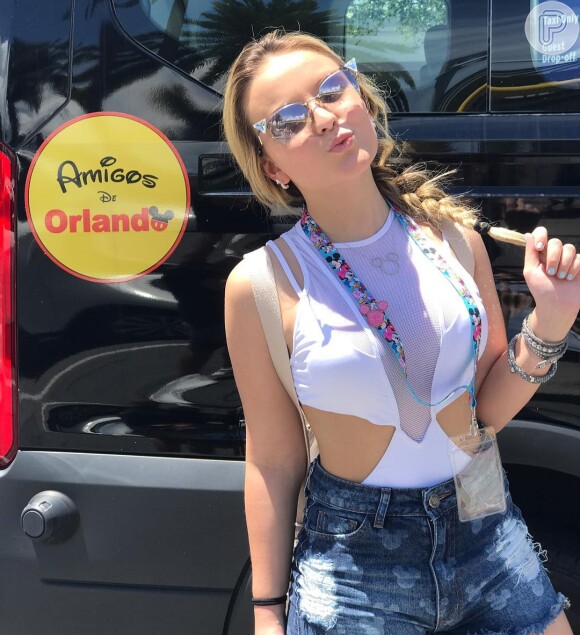Larissa Manoela está passando férias na Disney