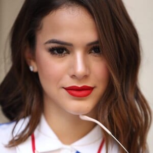 Bruna Marquezine admitiu que não consegue malhar e manter a dieta nos períodos em que está viajando