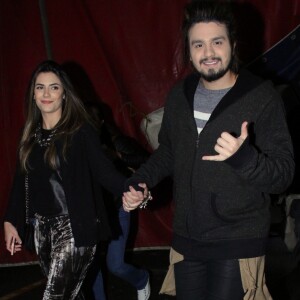 Luan Santana chegou de mãos dadas com a namorada, Jade Magalhães, no circo Las Vegas, na Barra da Tijuca, Zona Oeste do Rio de Janeiro