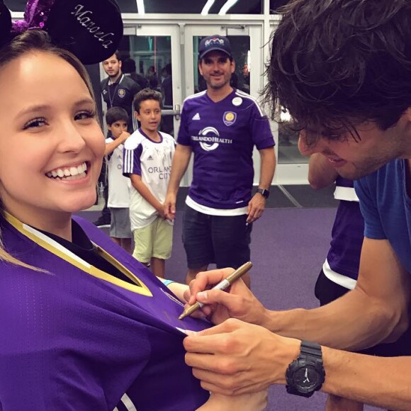 Larissa Manoela em sua passagem pela Disney tietou ainda Kaká