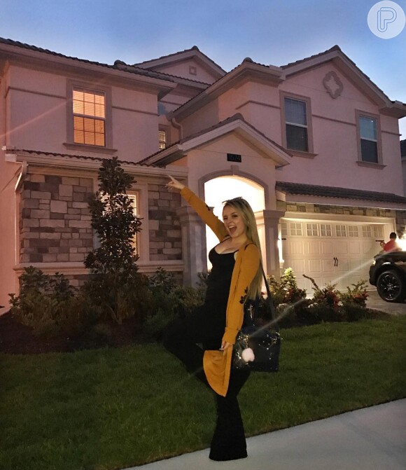 Larissa Manoela está em Orlando, nos EUA, onde é proprietária de uma mansão