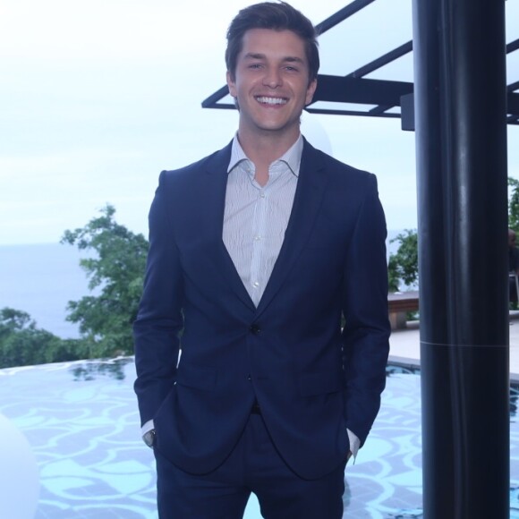 Klebber Toledo admite ser um homem de gostos caros: 'Quando vou presentear alguém acabo escolhendo o produto mais caro. Acho que quem vai se dar bem com isso é a Camila'