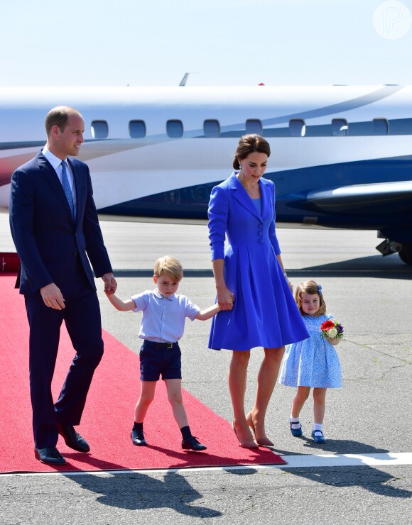 William, George, Kate Middleton e Charlotte estão fazendo a segunda viagem oficial da família