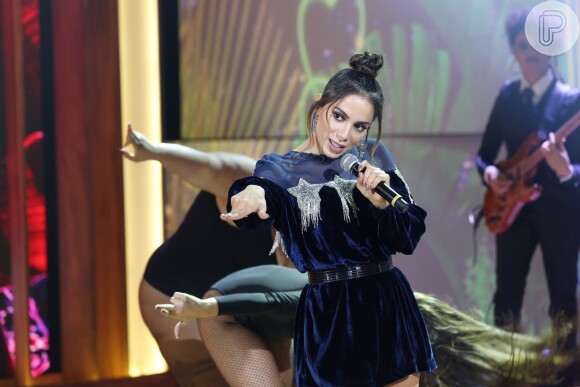Anitta rebolou para comemorar os oito milhões de views de 'Paradinha'
