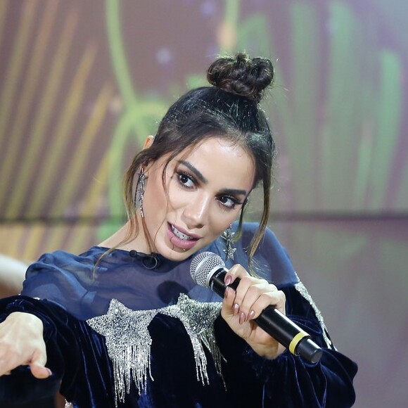 Anitta rebolou para comemorar os oito milhões de views de 'Paradinha'
