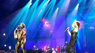 Laila Garin e Alice Caymmi se beijam em premiação de música: 'Estopim'. Vídeo!