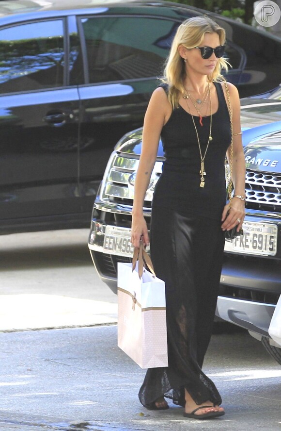 Kate Moss fez compras em lojas da Rua Oscar Freire, em São Paulo