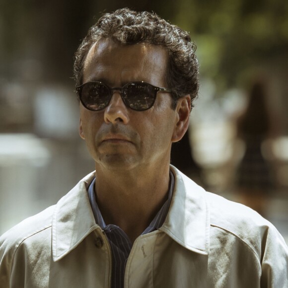 Toni (Marcos Palmeira) ficará chateado de ser o último a saber do relacionamento de Rudá (Konstaninos Sarris) com Leon (Maurício Destri) na série 'Os Dias Eram Assim'