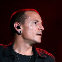 Chester Bennington, da banda Linkin Park, se suicida aos 41 anos, diz site