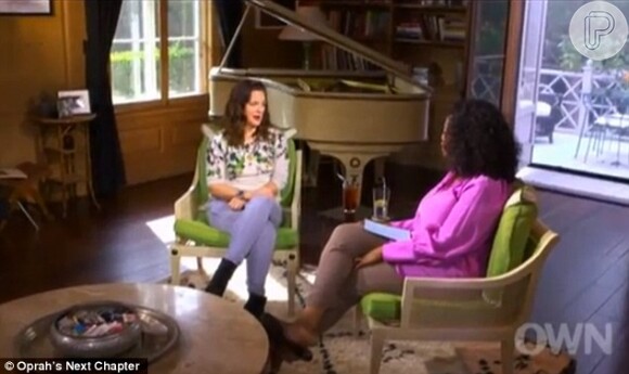 Drew Barrymore é entrevistada por Oprah na própria casa da atriz