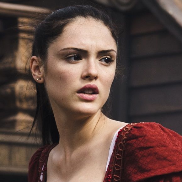 Anna (Isabelle Drummond) vai enfrentar Thomas (Gabriel Braga Nunes) com sua espada, na novela 'Novo Mundo'