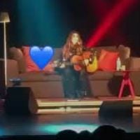 Namorado de Paula Fernandes se derrete por cantora em show: 'Amor'. Vídeo!