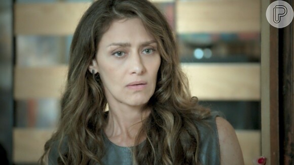 Joyce (Maria Fernanda Cândido) fica chocada ao ouvir uma conversa de Ivana (Carol Duarte) e Simone (Juliana Paiva), na novela 'A Força do Querer'
