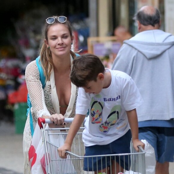 João Guilherme está cada dia mais parecido com a mãe, Leticia Birkheuer 