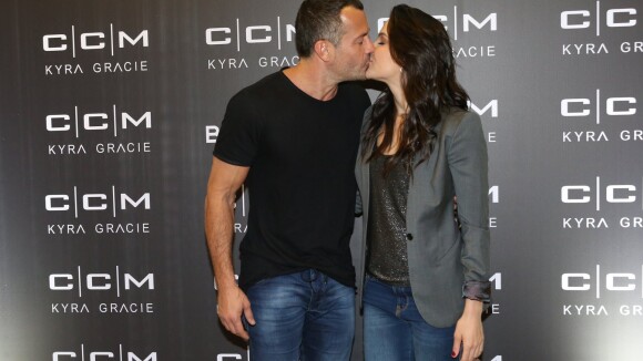 Kyra Gracie troca beijos com Malvino Salvador ao lançar linha fitness. Fotos!
