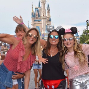 Larissa Manoela curtiu passeio na Disney na companhia de Ticiane Pinheiro e Rafaella Justus