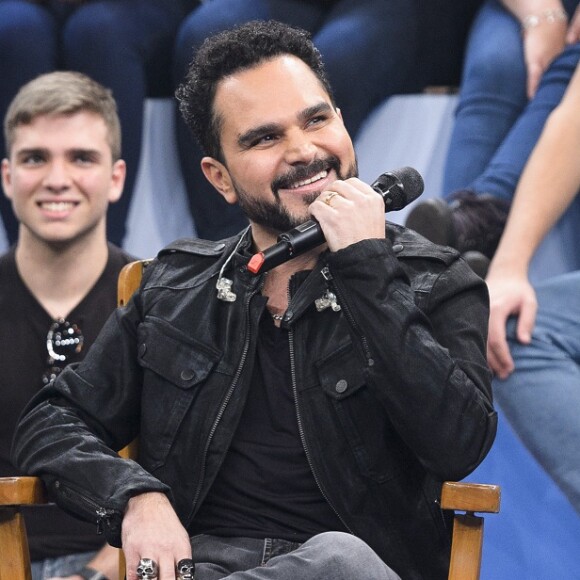 Laura Müller explicou ao rapaz e ao convidado que a ansiedade e o nervosismo podem atrapalhar na hora do sexo, levando um homem a sentir dificuldades na ereção