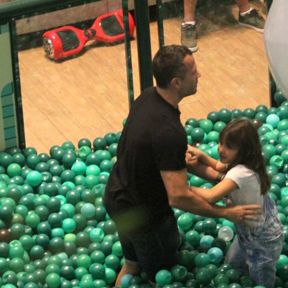 Sofia, filha mais velha de Malvino Salvador, é fruto de um antigo relacionamento do ator