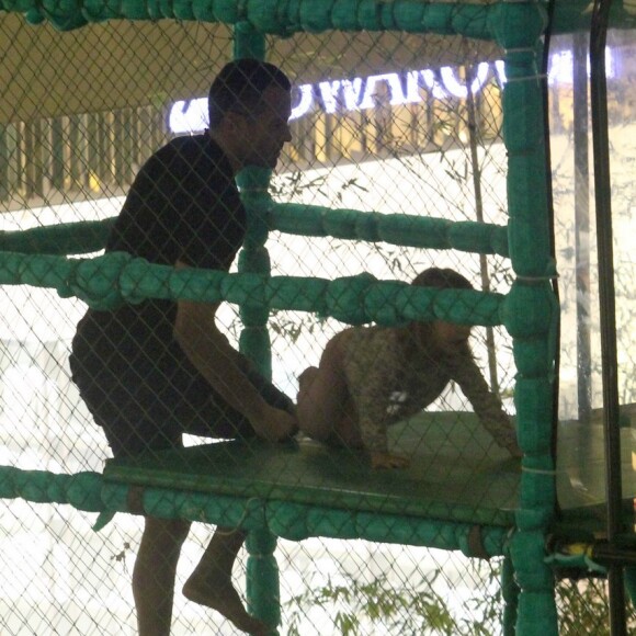 Malvino Salvador entrou em todos os brinquedos com as meninas