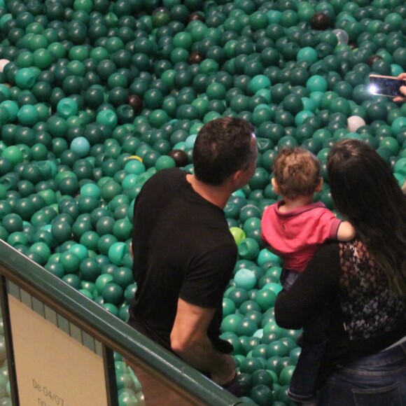 Malvino Salvador também posou para fotos com fãs