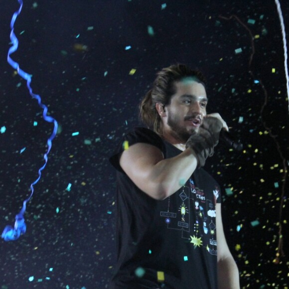 Luan Santana agitou a plateia do 'Canta Niterói' neste domingo