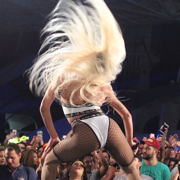 Pabllo Vittar agita famosos no estádio do Engenhão, no Engenho de Dentro, Zona Norte do Rio de Janeiro, na noite deste domingo, 23 de julho de 2017