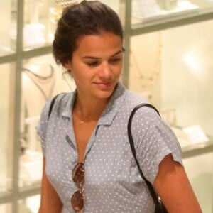 Bruna Marquezine comenta força nas redes sociais: 'Tento alcançar positivamente outras pessoas e influenciá-las positivamente. Acho que isso é o que eu mais gosto'